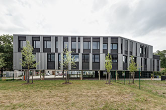 Administratívní a technologické centrum RIGAKU 3