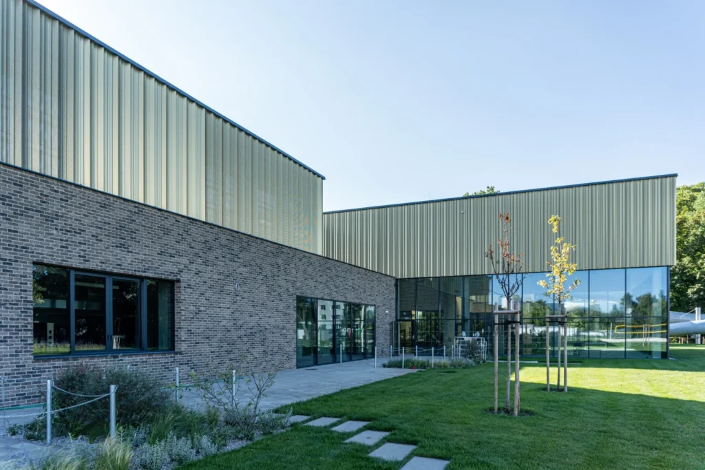 Designové řešení fasády bytového komplexu Aqua v parku v Kyjově