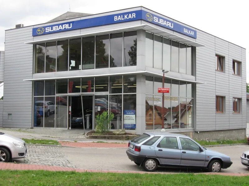Kovové obkladové prvky autosalonu Balkar v Českých Budějovicích