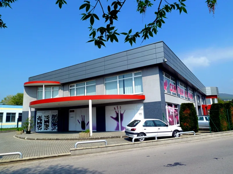 Rekonstrukce fasády autoservisu a administrativy v Nitře