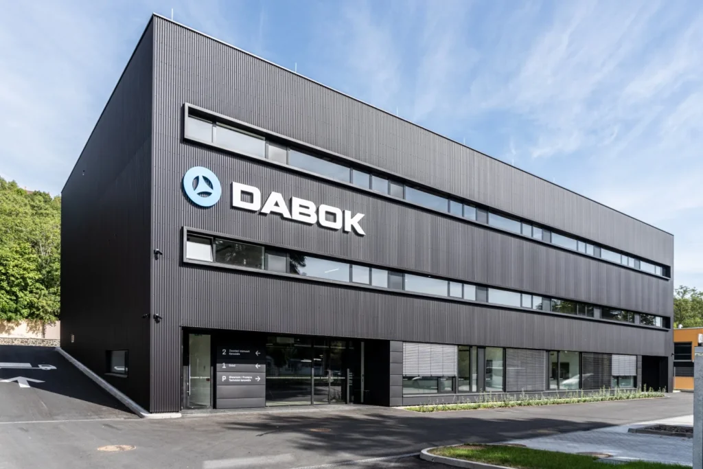 Nadčasové řešení fasády budovy Dabok v Praze