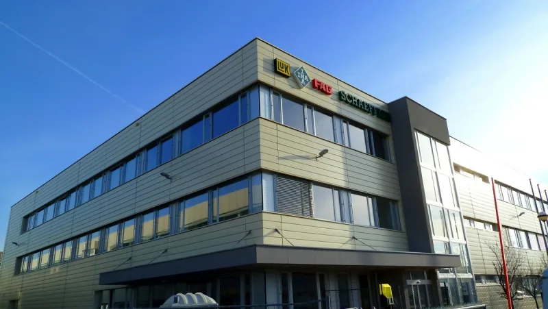 Průmyslové opláštění závodu INA Skalica systémem DEKMETAL