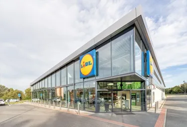 Fasáda DEKMETAL na prodejně Lidl v Horních Měcholupech