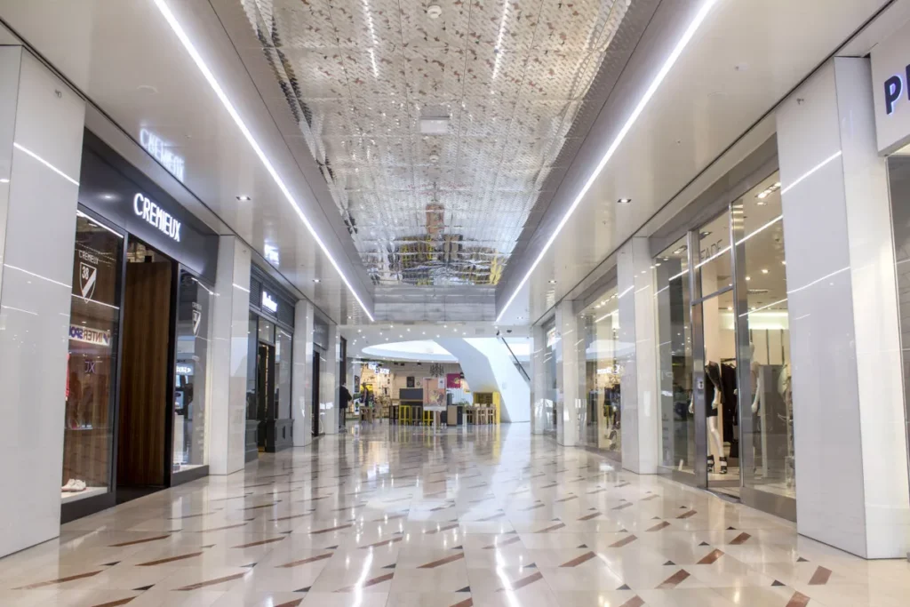 Detailní řešení plechové fasády paláce Myslbek v Praze