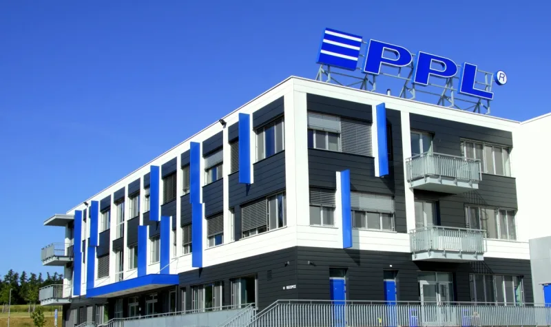 Funkční a estetická fasáda logistického centra PPL v Jažlovicích