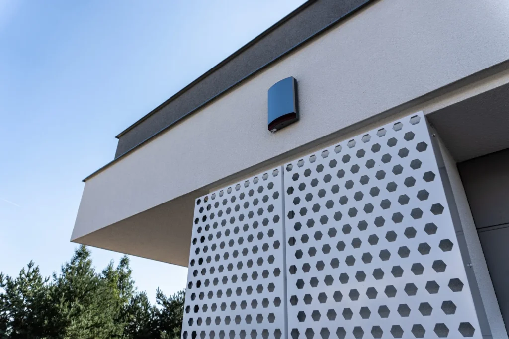 Nadčasové bydlení v Chrasti s bezúdržbovou fasádou