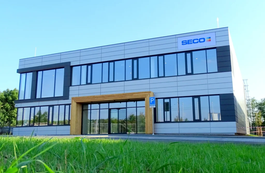 High-tech vzhled sídla firmy SECO Tools v Brně korespondující s jejich zaměřením