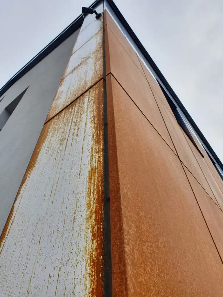 Nerovnoměrné zrání cortenu- závětrná strana