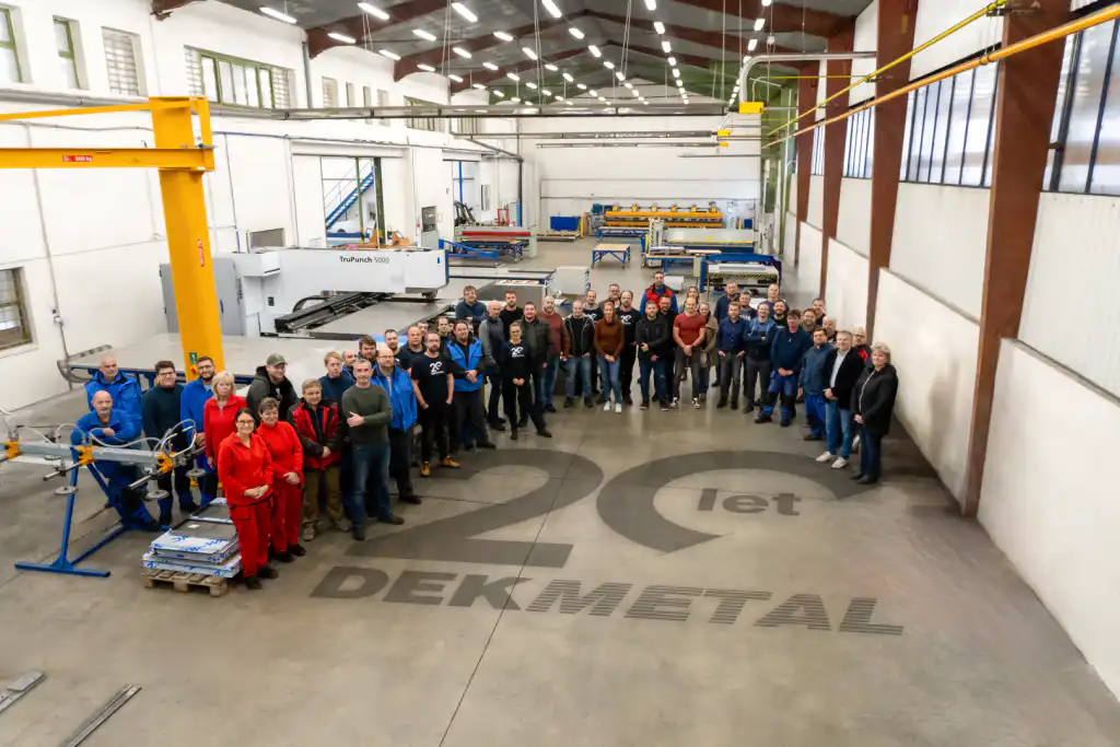 Zaměstnanci DEKMETAL vytvářejí skvělý team a připravují dokonalé fasády